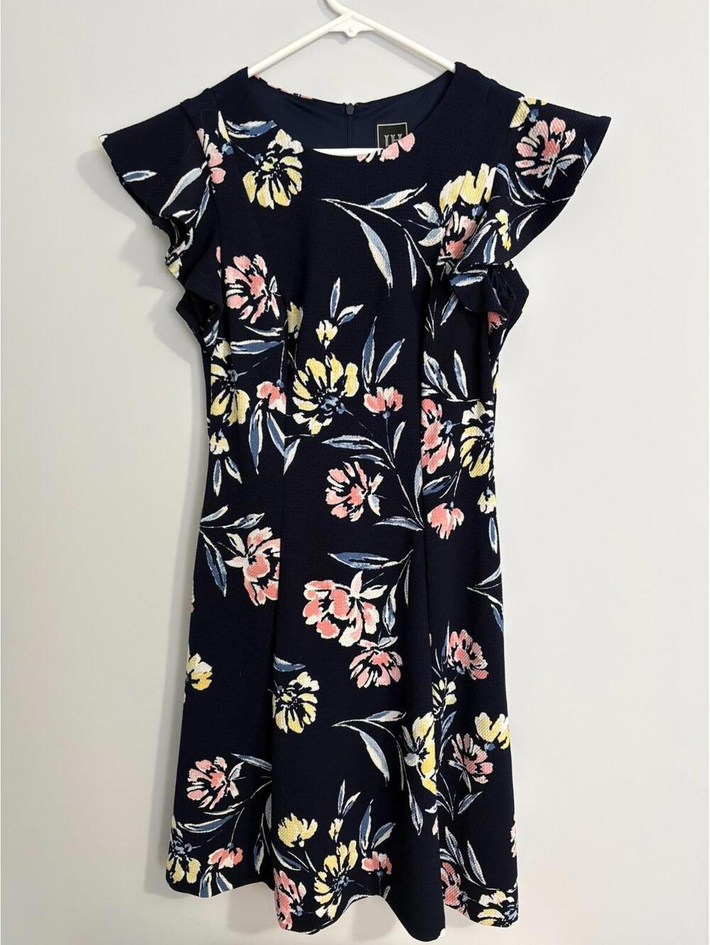 JH Dress Navy with Floral Print A-Line Flutter Sleeve Stretch Size 6 Pockets